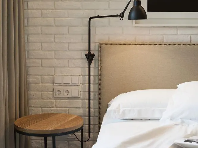 Hotel The Corner 4*