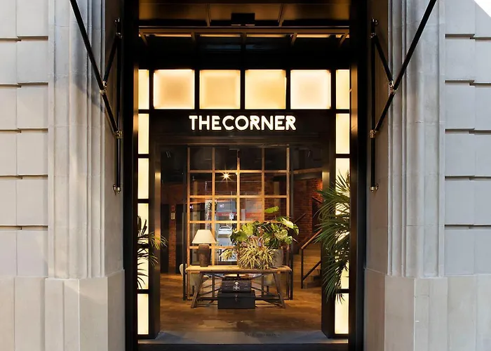 The Corner فندق 4*