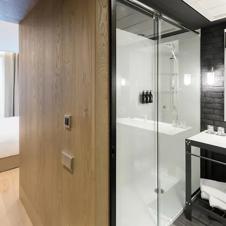 The Corner Hotel 4*