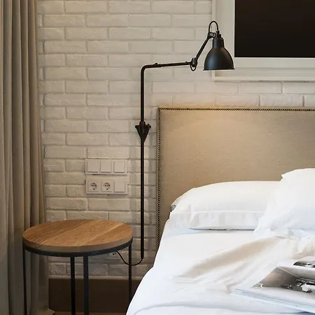Hotell The Corner 4*