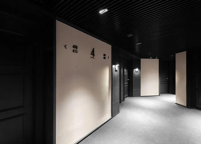 The Corner 4*